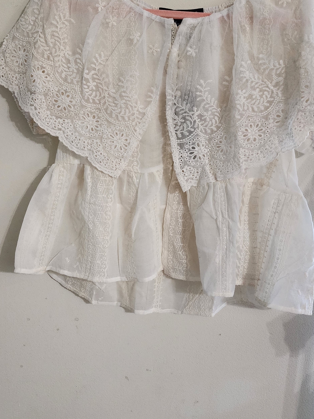 Liv Los Angeles NWT White Embroidered Eyelet Capelet Overlay Peasant Blouse Size